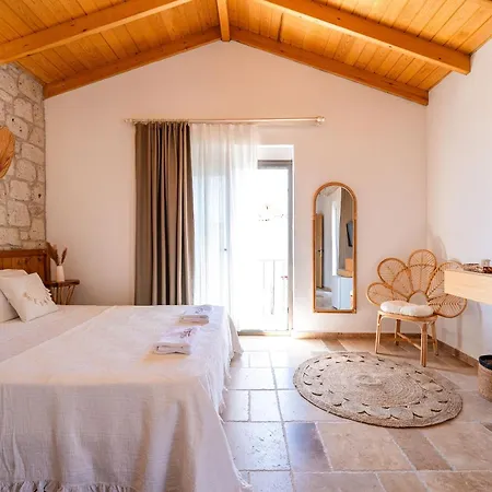 Hatica By Fora Alacati *